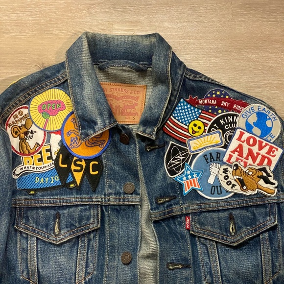 Levi’s Patched Denim Trucker Jacket - Picture 3 of 3